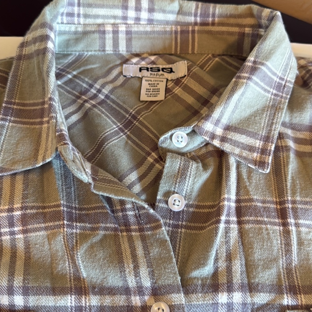 RSQ Women’s Flannel Cropped Button Down Top New No Tag Plaid Size Medium - Picture 11 of 14